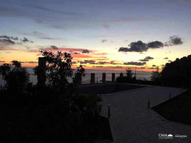 Elegance and serenity in a luxurious villa with natural views.